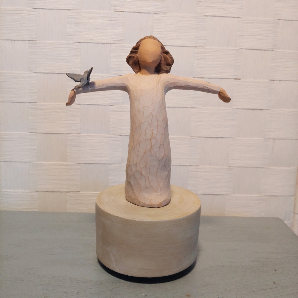 Willow Tree Happiness Musical, Sculpted Hand-Painted Musical Figure